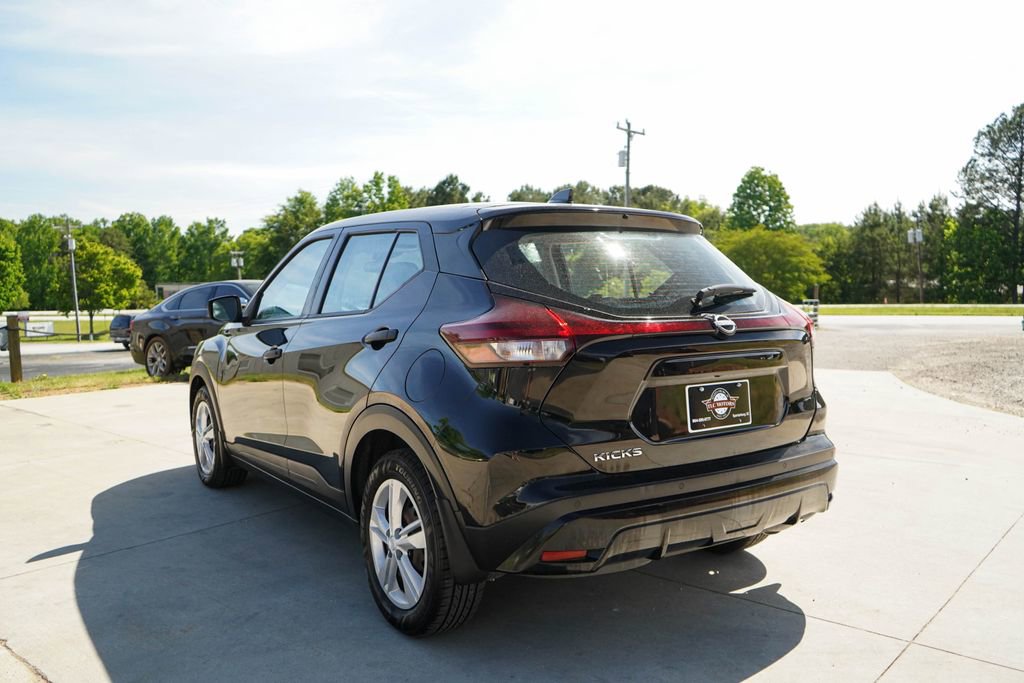 Used 2022 Nissan Kicks S FWD image 4