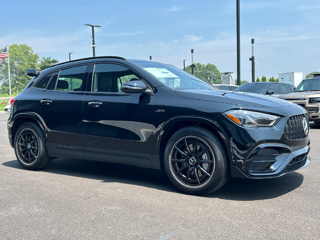 New 2026 Mercedes-Benz GLA 35 AMG 4MATIC image 2