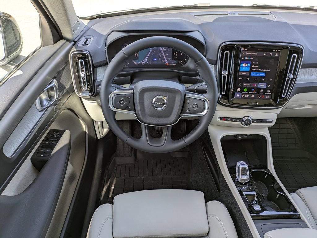 New 2026 Volvo XC40 B5 Plus w/ Protection Package Premier AWD/4WD image 20