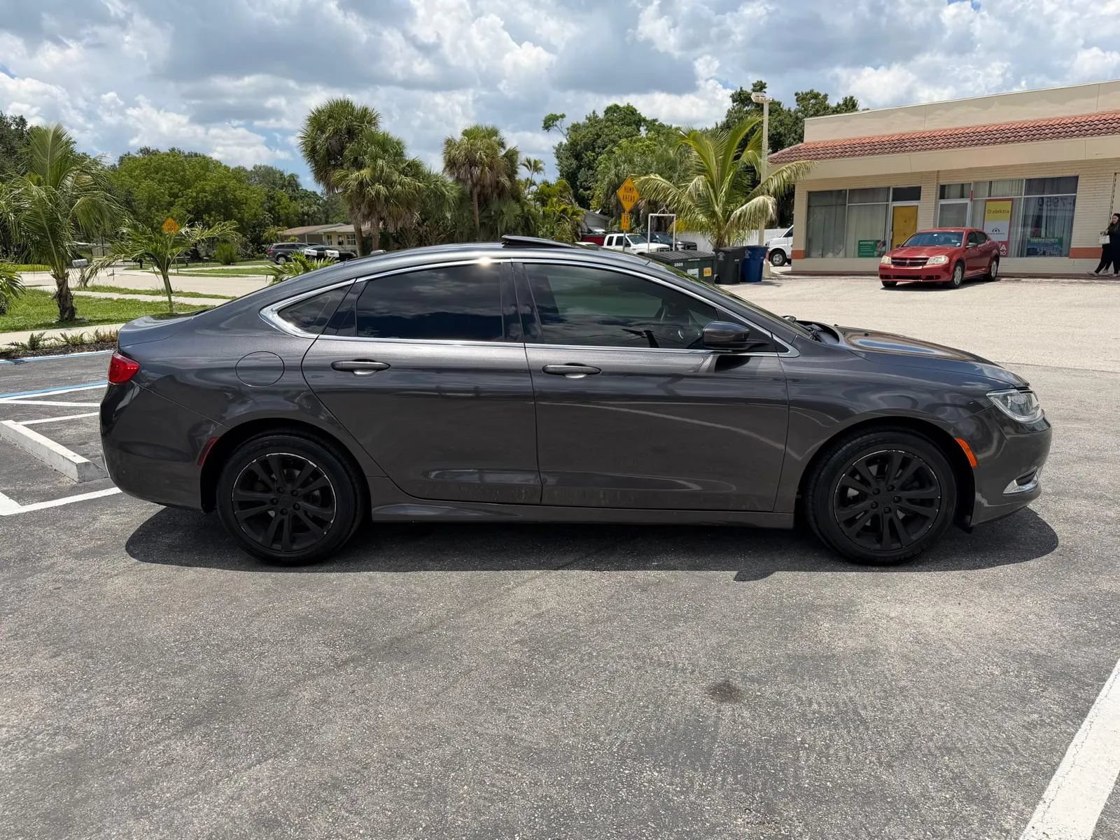 Used 2015 Chrysler 200 Limited w/ Convenience Group FWD image 4