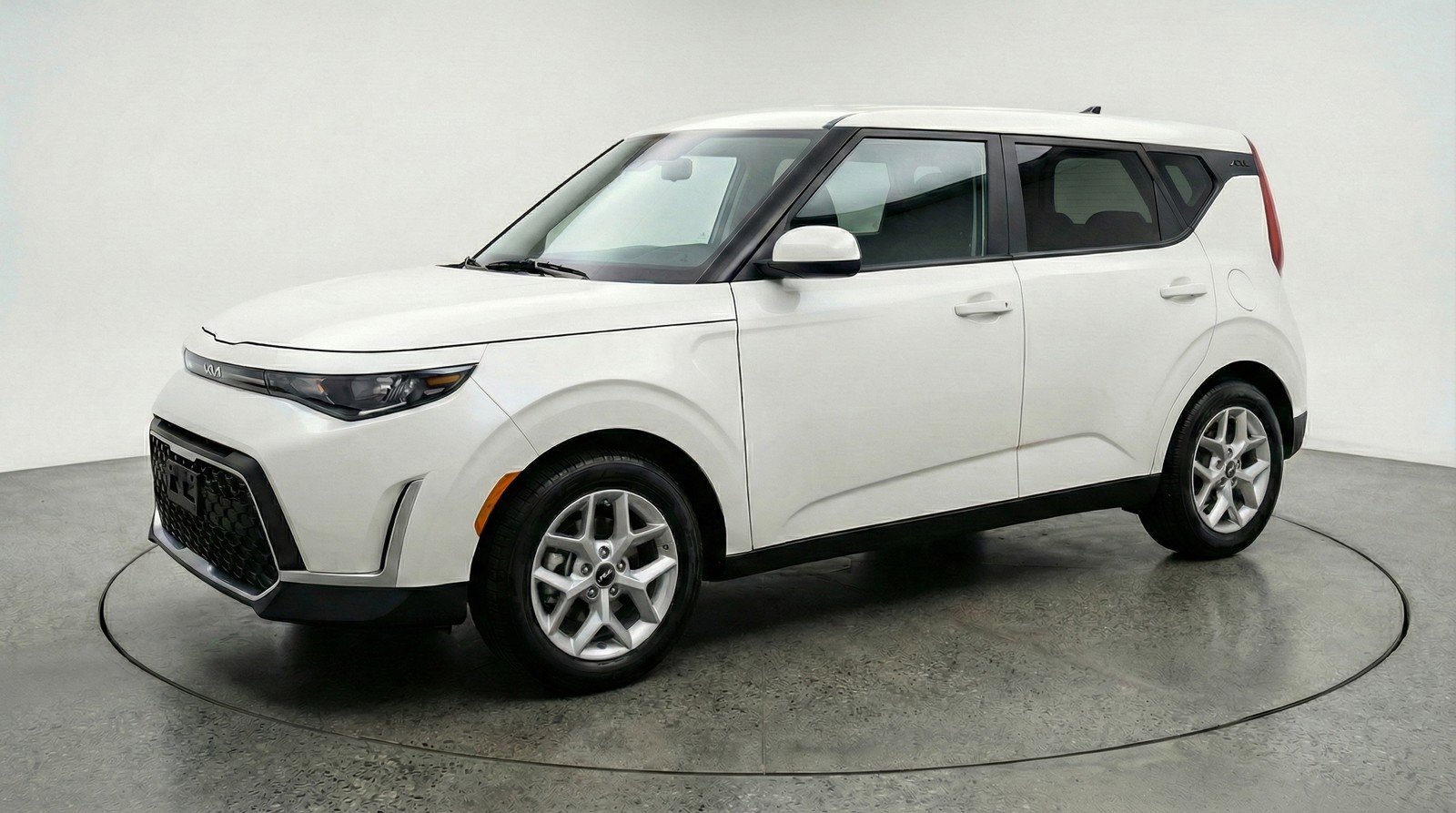 Used 2025 Kia Soul LX w/ LX Technology Package image 3