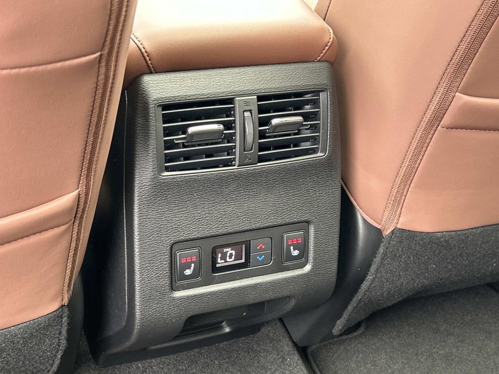 New 2026 Mitsubishi Outlander SEL image 18