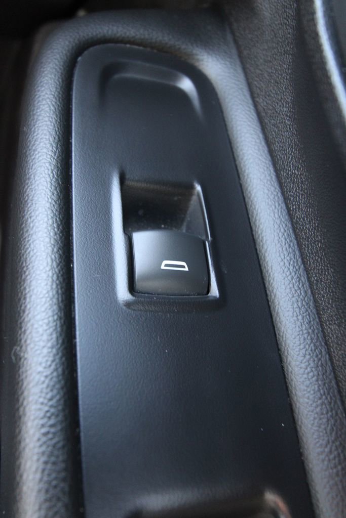 Used 2024 GMC Terrain SLE image 23