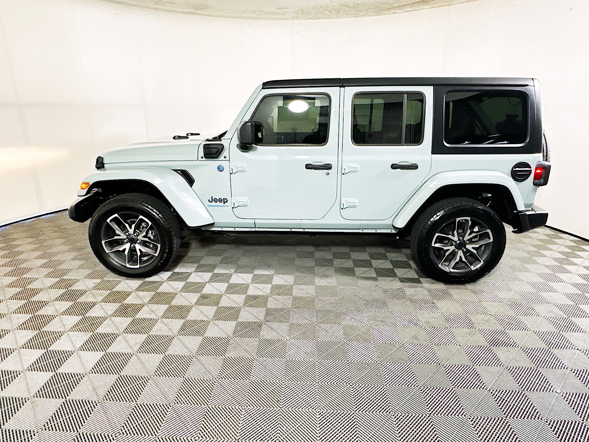Used 2024 Jeep Wrangler Sport S image 6