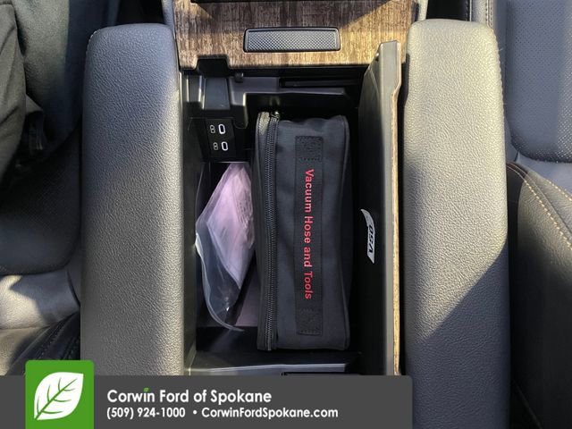 Used 2025 Toyota Sienna Platinum image 38