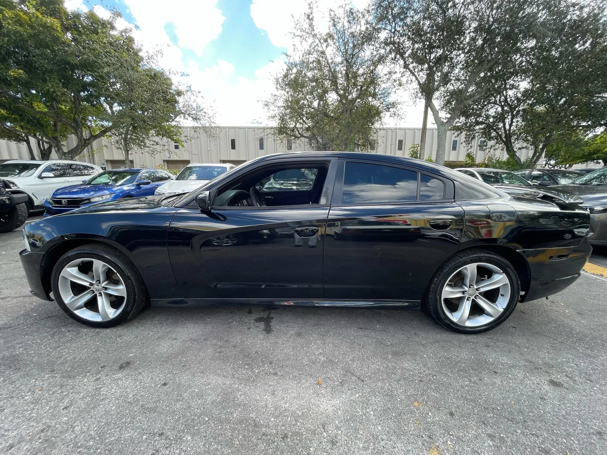 Used 2013 Dodge Charger SE RWD image 8