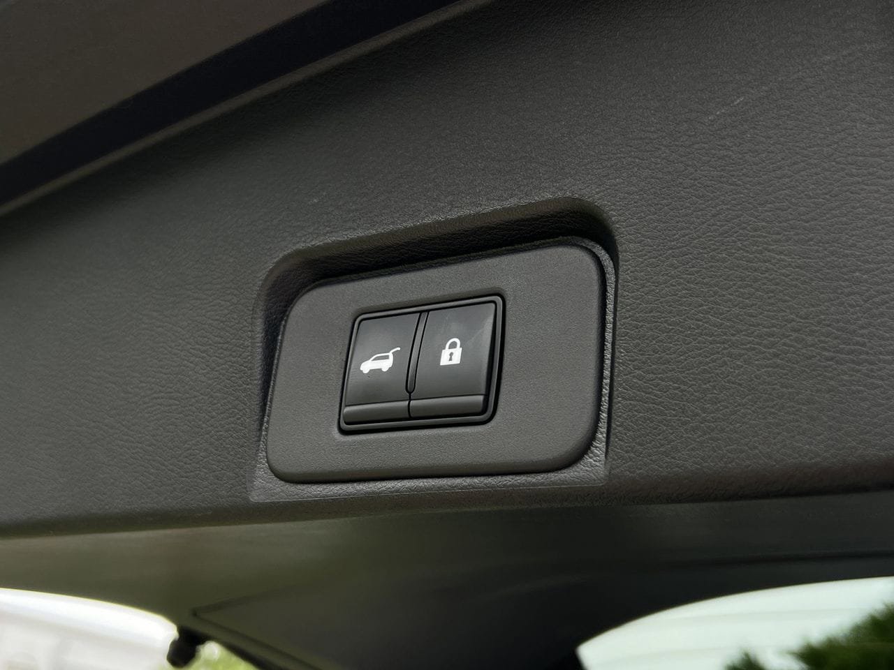 Certified 2025 Nissan Rogue SV FWD image 24