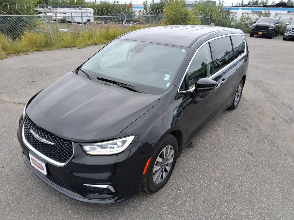 Used 2024 Chrysler Pacifica Limited
