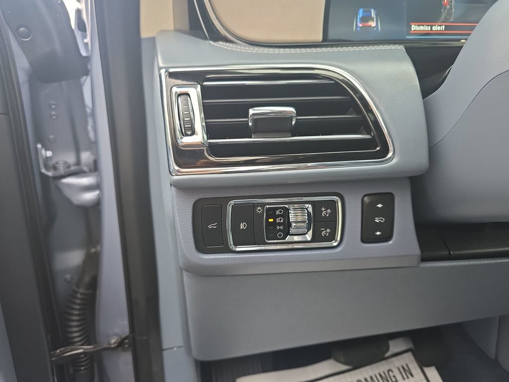 Used 2022 Lincoln Navigator Black Label AWD/4WD image 17
