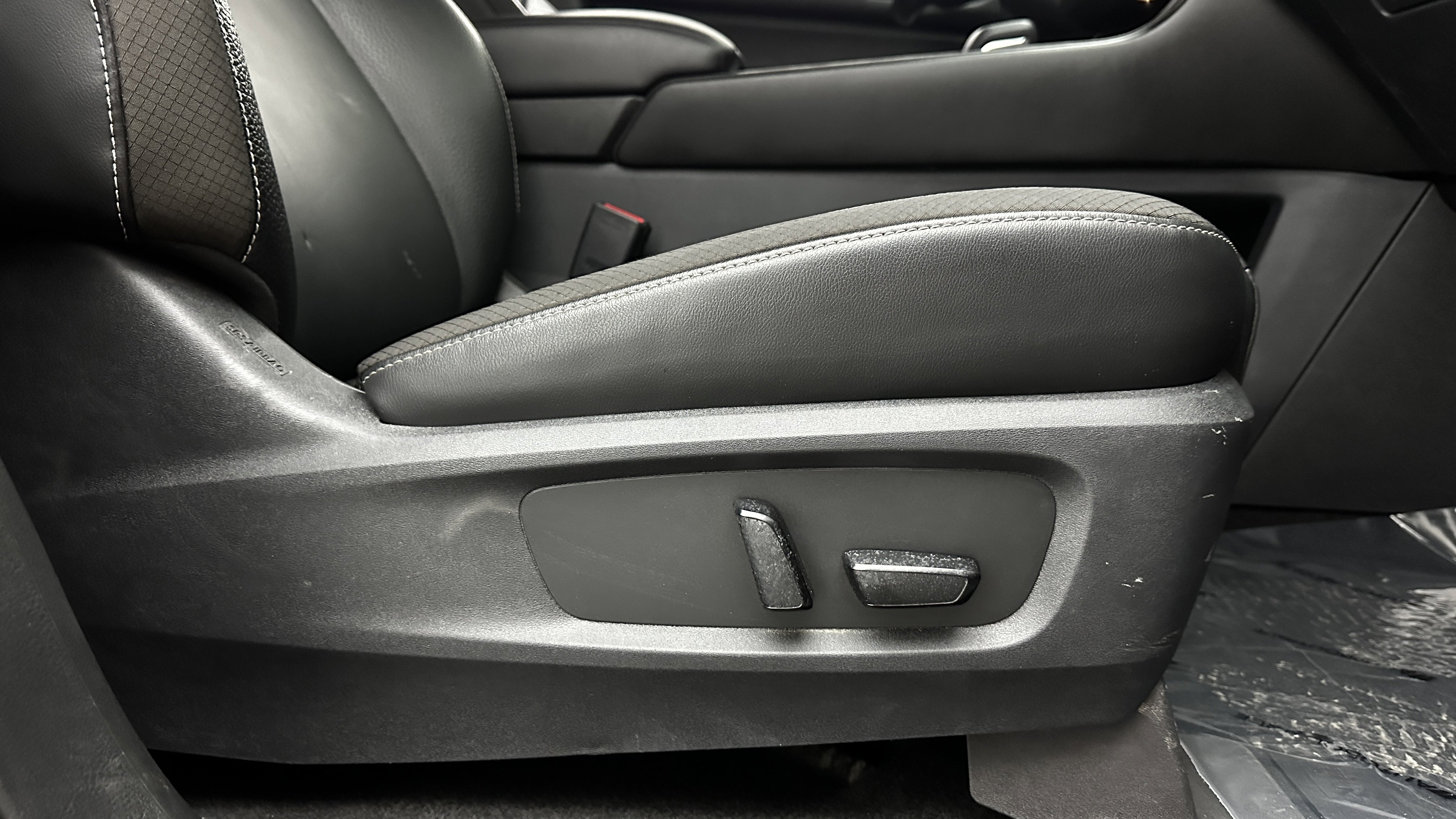 Used 2022 Nissan Pathfinder SL FWD image 39