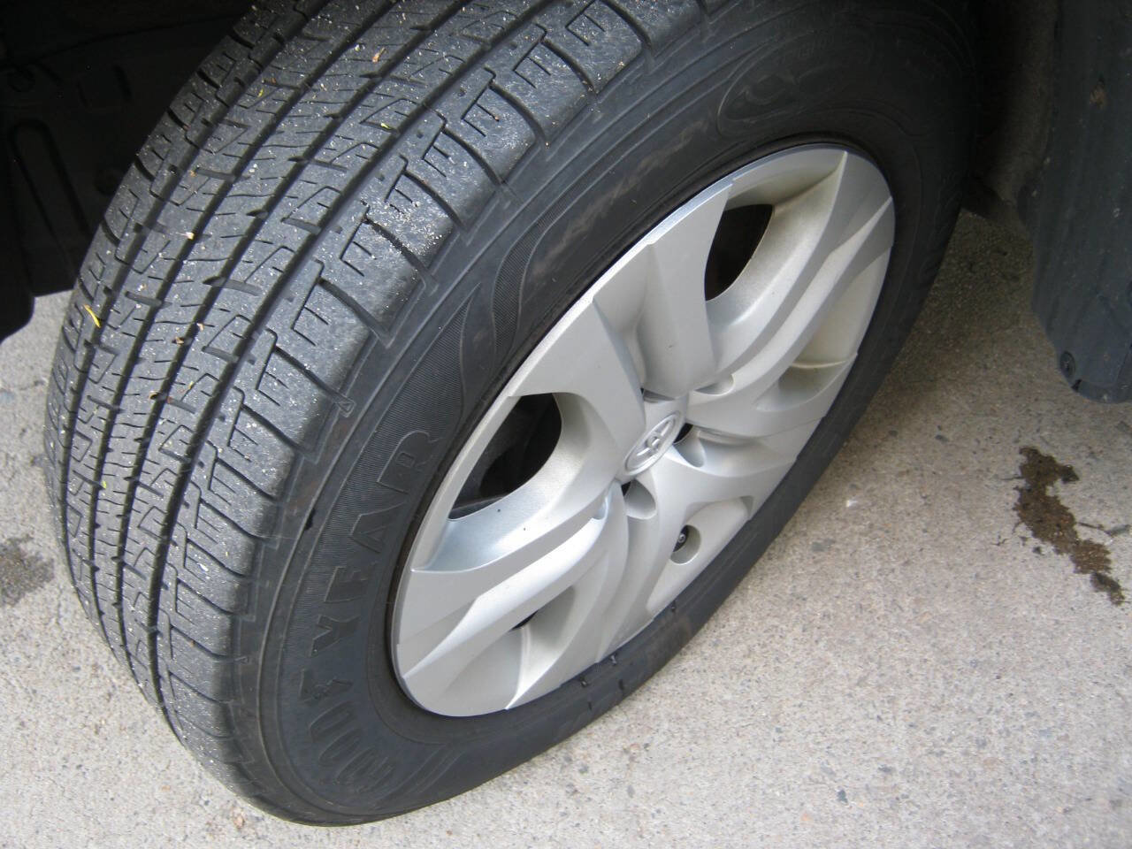 Used 2015 Toyota RAV4 LE image 17