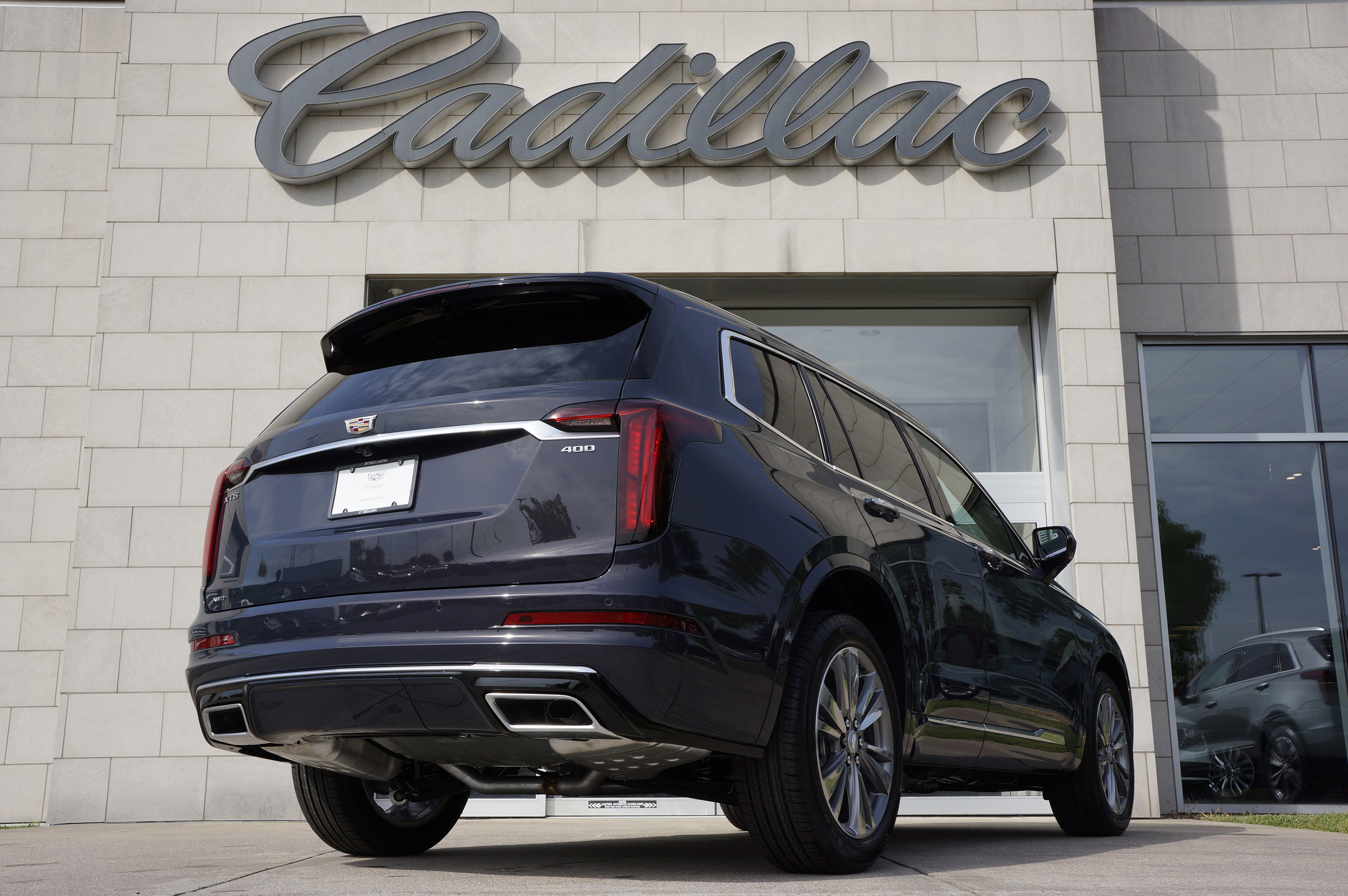 Used 2025 Cadillac XT6 Premium Luxury image 4
