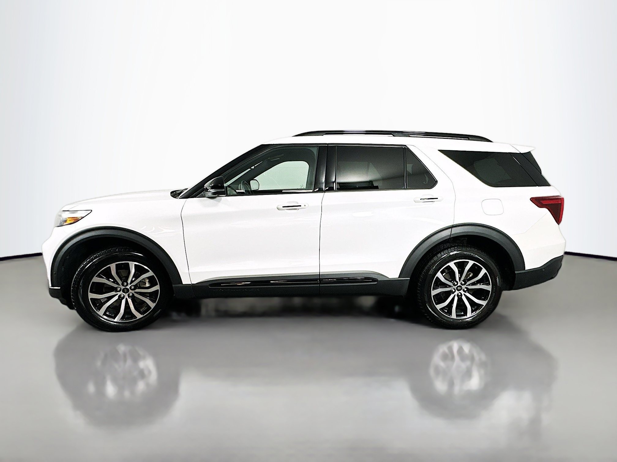 Used 2020 Ford Explorer ST w/ Premium Technology Package AWD/4WD image 4