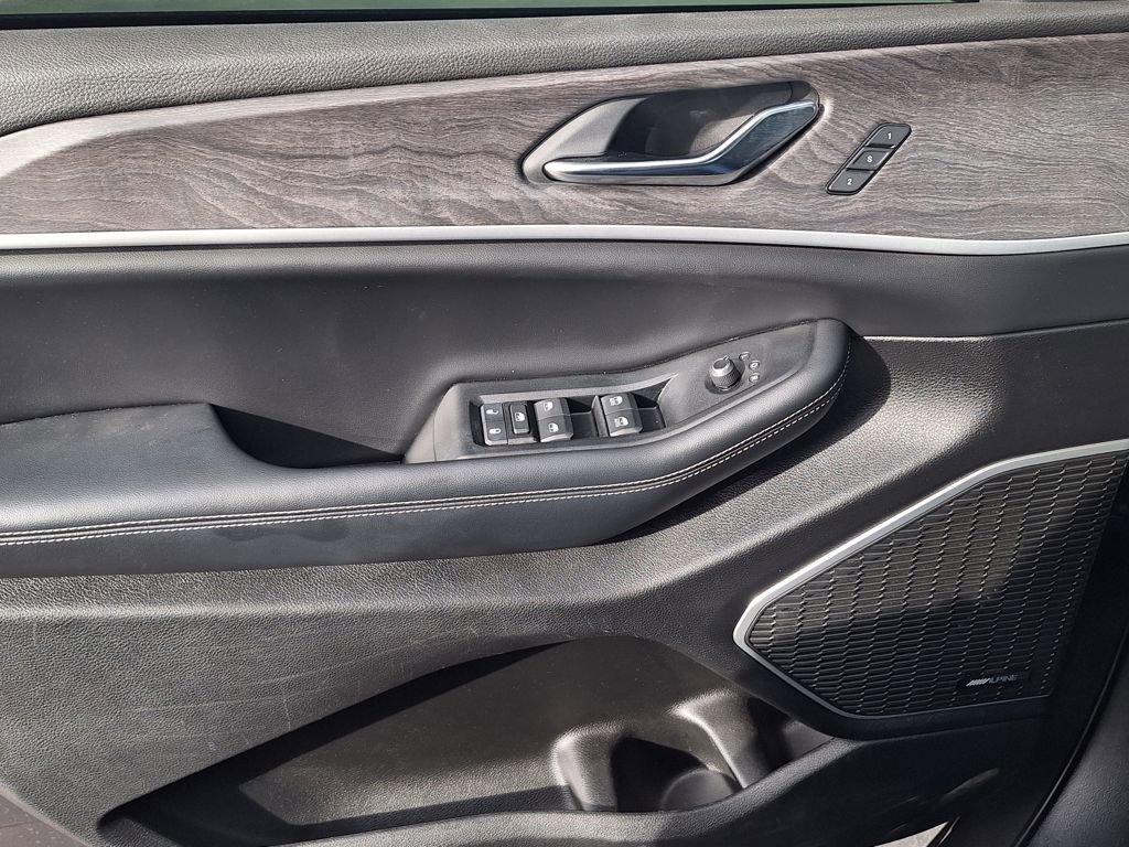 Used 2024 Jeep Grand Cherokee Limited w/ Black Appearance Package image 9