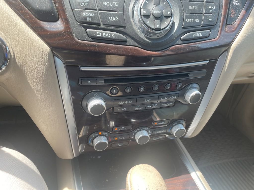 Used 2014 Nissan Pathfinder Platinum image 16