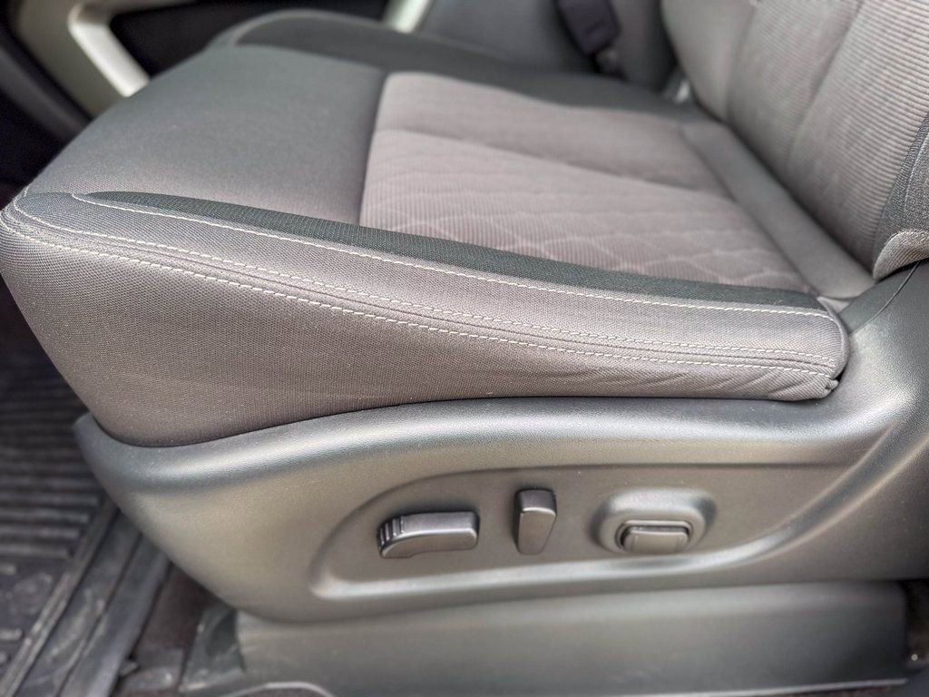 Used 2024 Nissan Titan SV w/ SV Convenience Package image 14