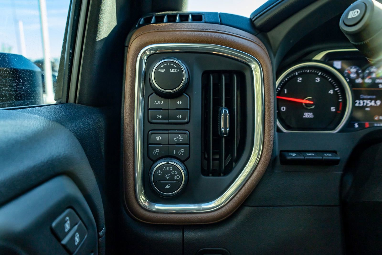 Used 2023 Chevrolet Silverado 3500 High Country w/ Z71 Off-Road Package image 18