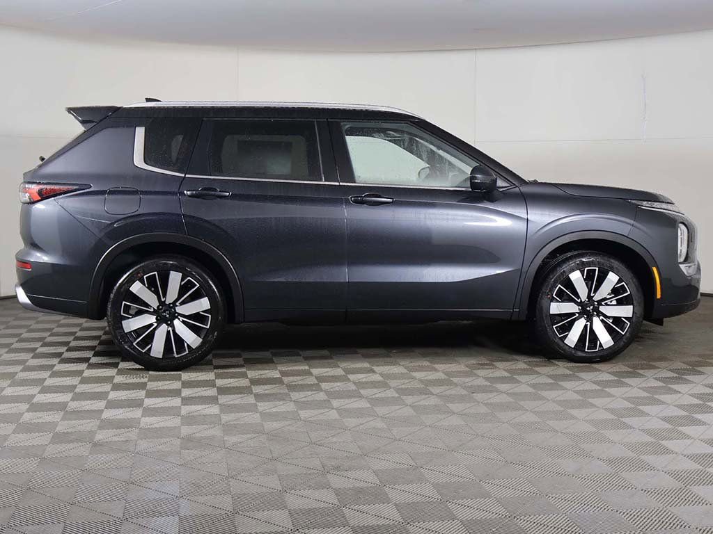 New 2026 Mitsubishi Outlander SEL image 21