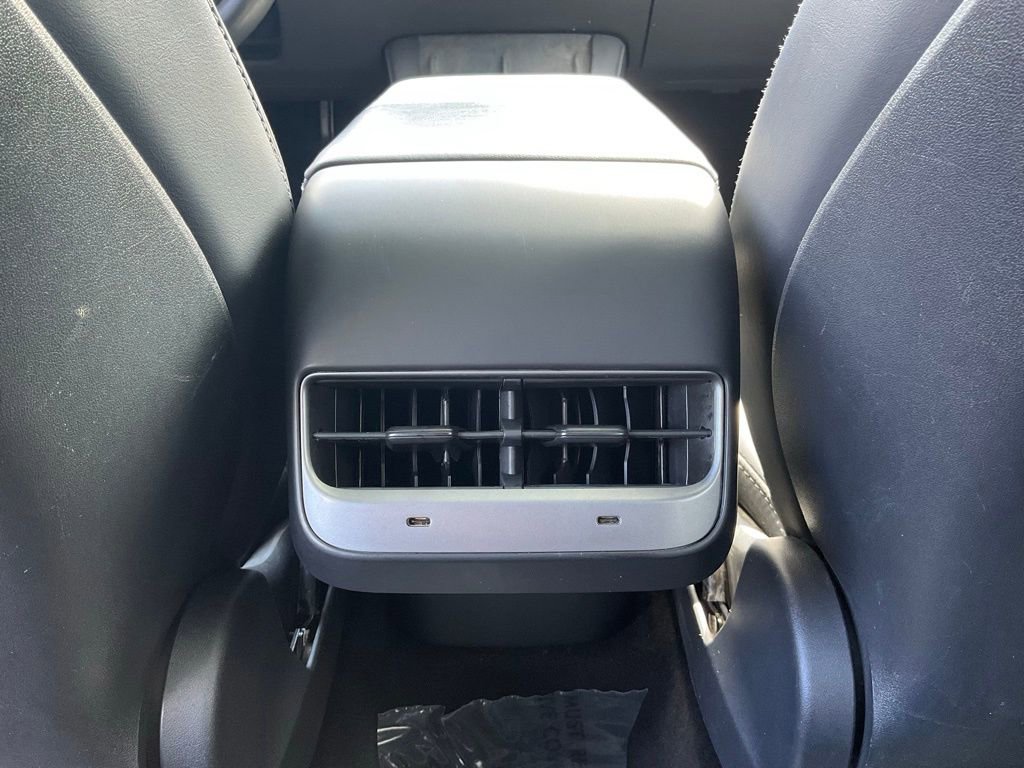 Used 2021 Tesla Model Y Long Range image 34