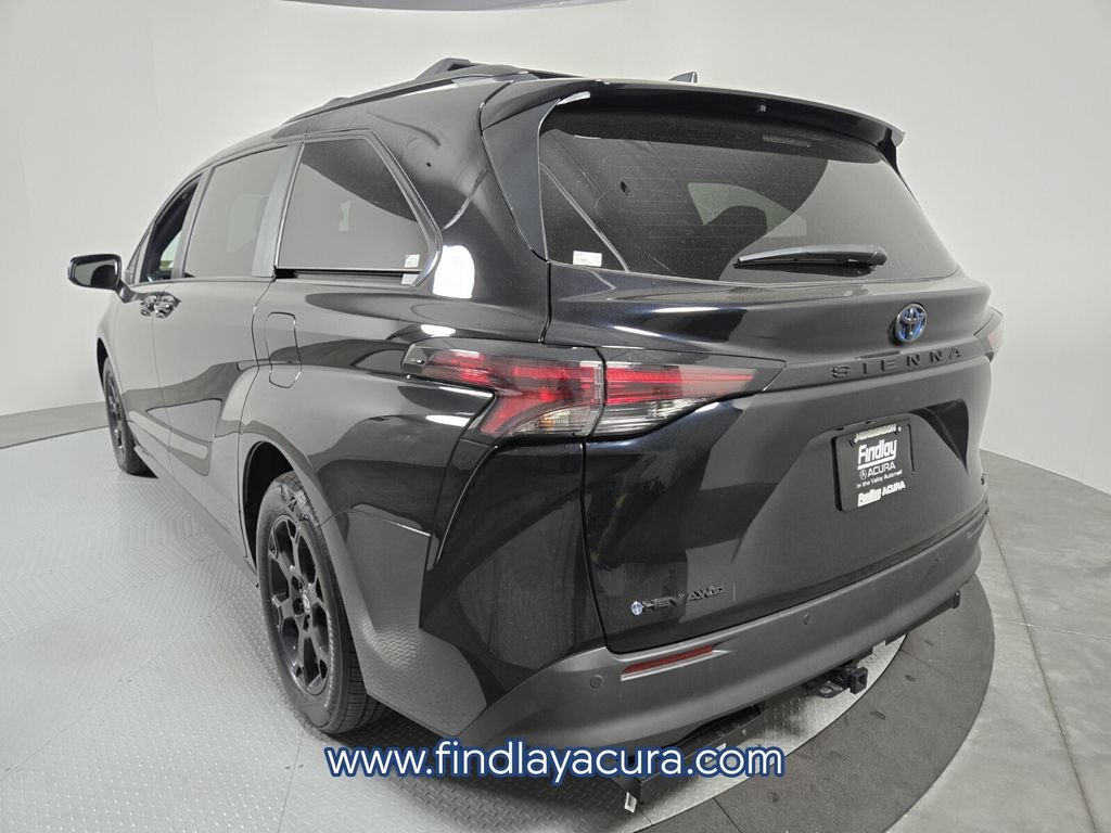 Used 2025 Toyota Sienna XLE Woodland Edition AWD/4WD image 4