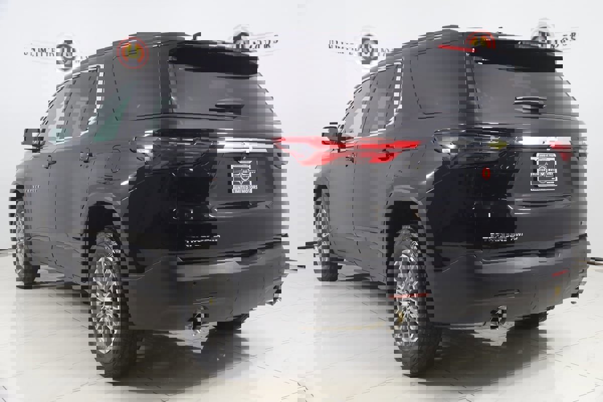 Used 2023 Chevrolet Traverse LT w/ LPO, Cargo Package image 4