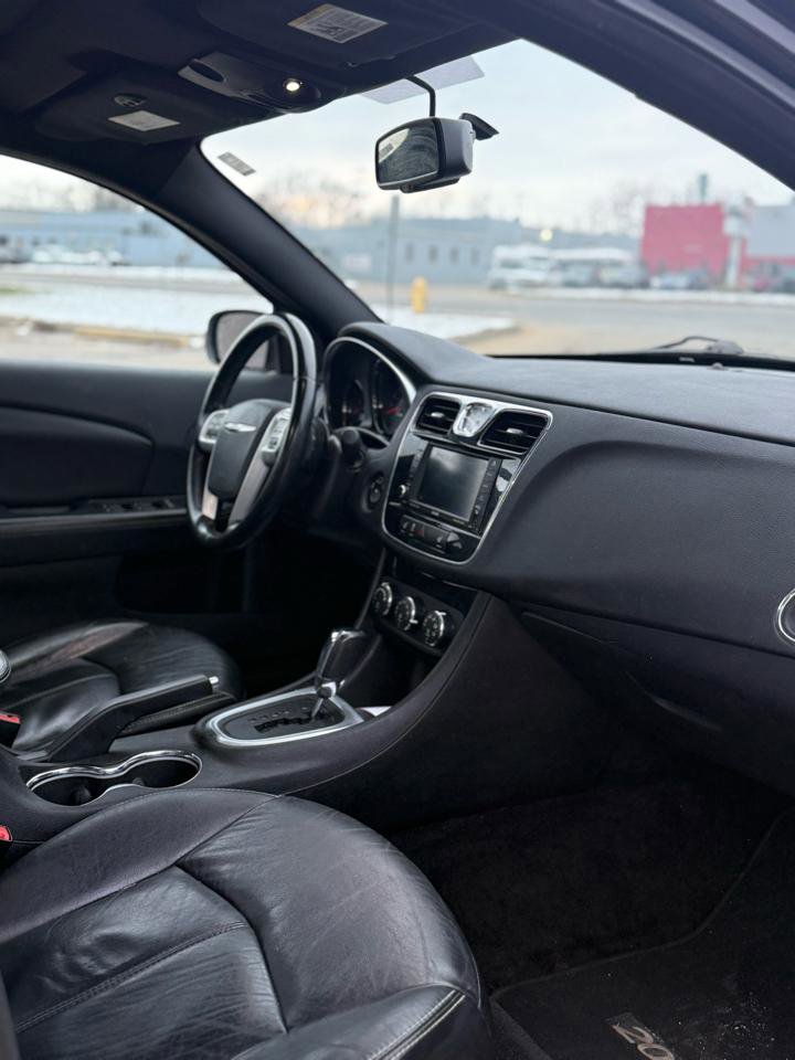 Used 2011 Chrysler 200 Limited image 12