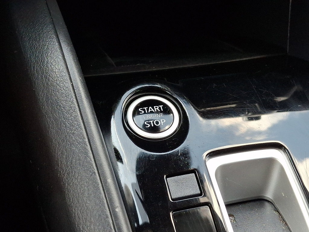 Used 2024 Nissan Versa SV FWD image 31