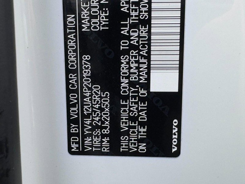 Certified 2023 Volvo XC40 B5 Ultimate w/ Protection Package Premier image 25