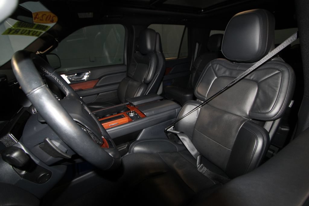 Used 2024 Lincoln Navigator L Reserve AWD/4WD image 4