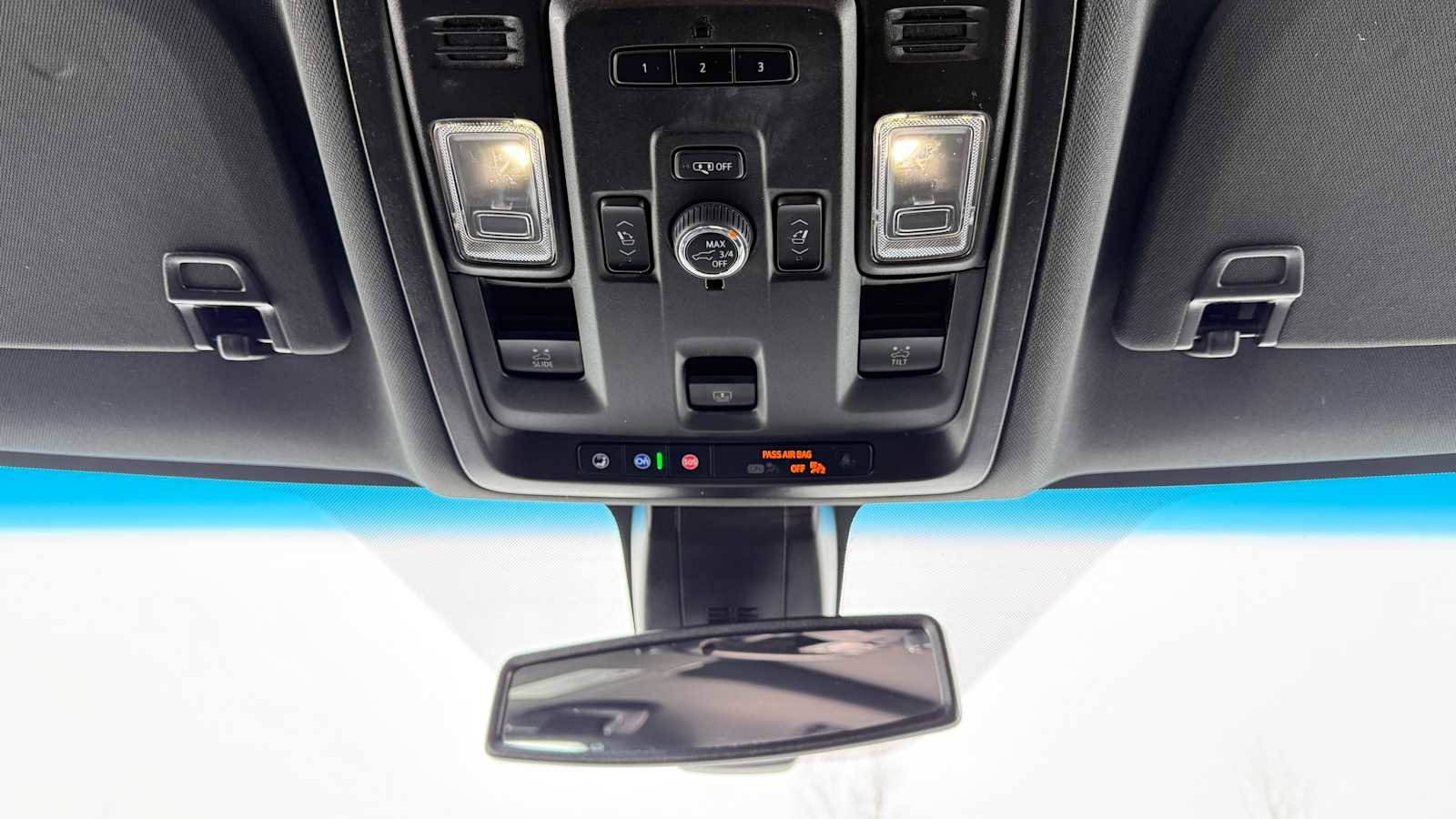 Used 2022 Chevrolet Tahoe Z71 w/ Off-Road Capability Package image 27