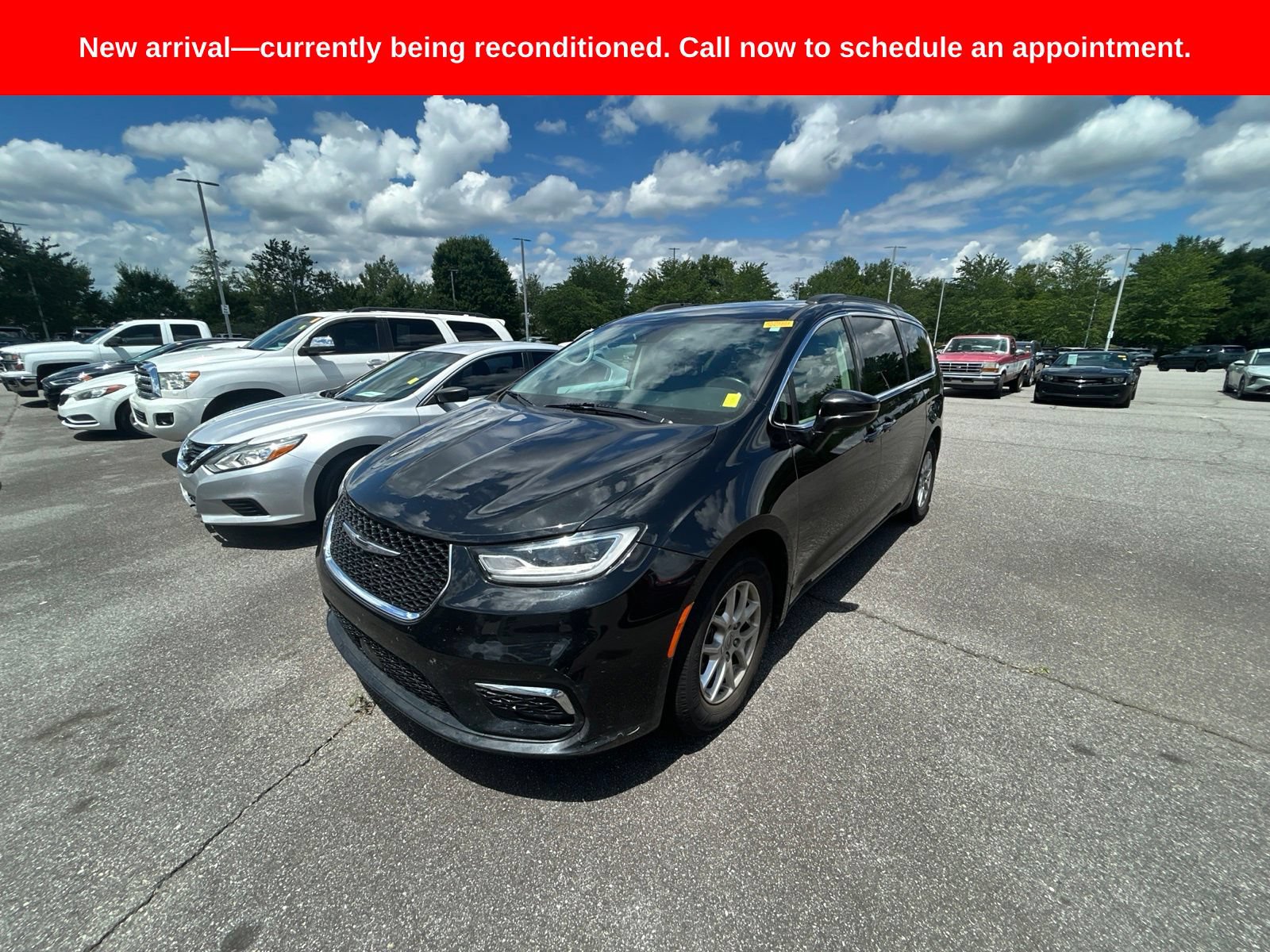 Used 2022 Chrysler Pacifica Touring-L FWD image 12