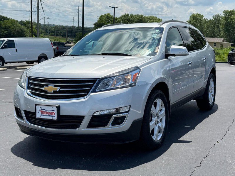 Used 2017 Chevrolet Traverse LT w/ Style and Technology Package FWD image 8