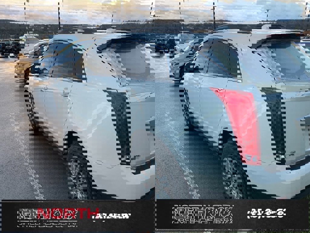 Used 2015 Cadillac SRX FWD image 3