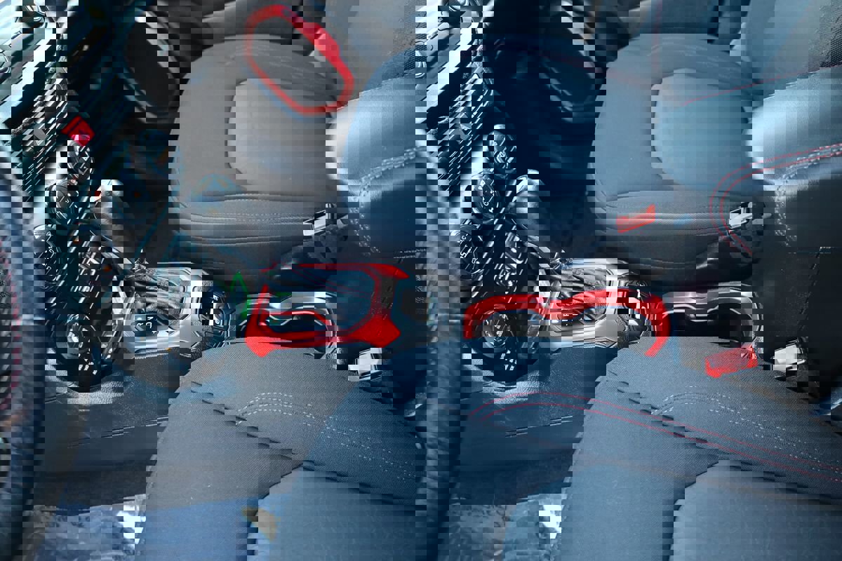 Used 2015 Jeep Renegade Trailhawk w/ Popular Equipment Group image 29