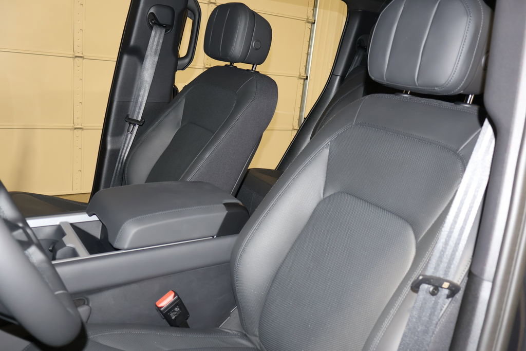 Used 2025 Land Rover Defender 130 V8 image 28