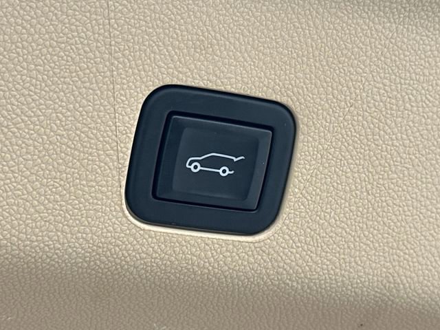 Certified 2024 Cadillac Escalade Premium Luxury image 20