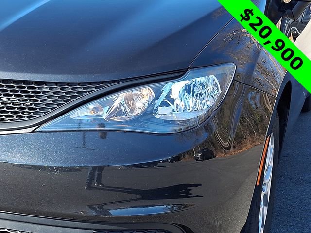 Certified 2023 Chrysler Voyager LX image 9