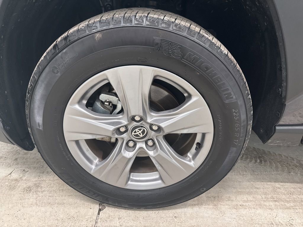 Used 2025 Toyota RAV4 XLE image 3