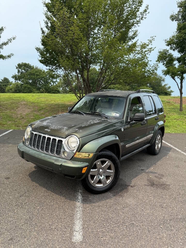 Used 2007 Jeep Liberty Limited AWD/4WD image 2