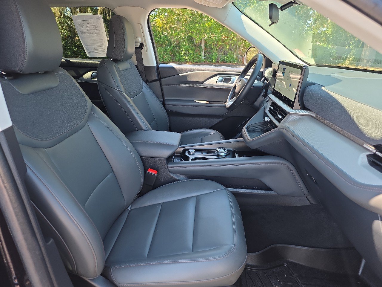 Used 2025 Ford Explorer Active w/ Active Comfort Package RWD image 19