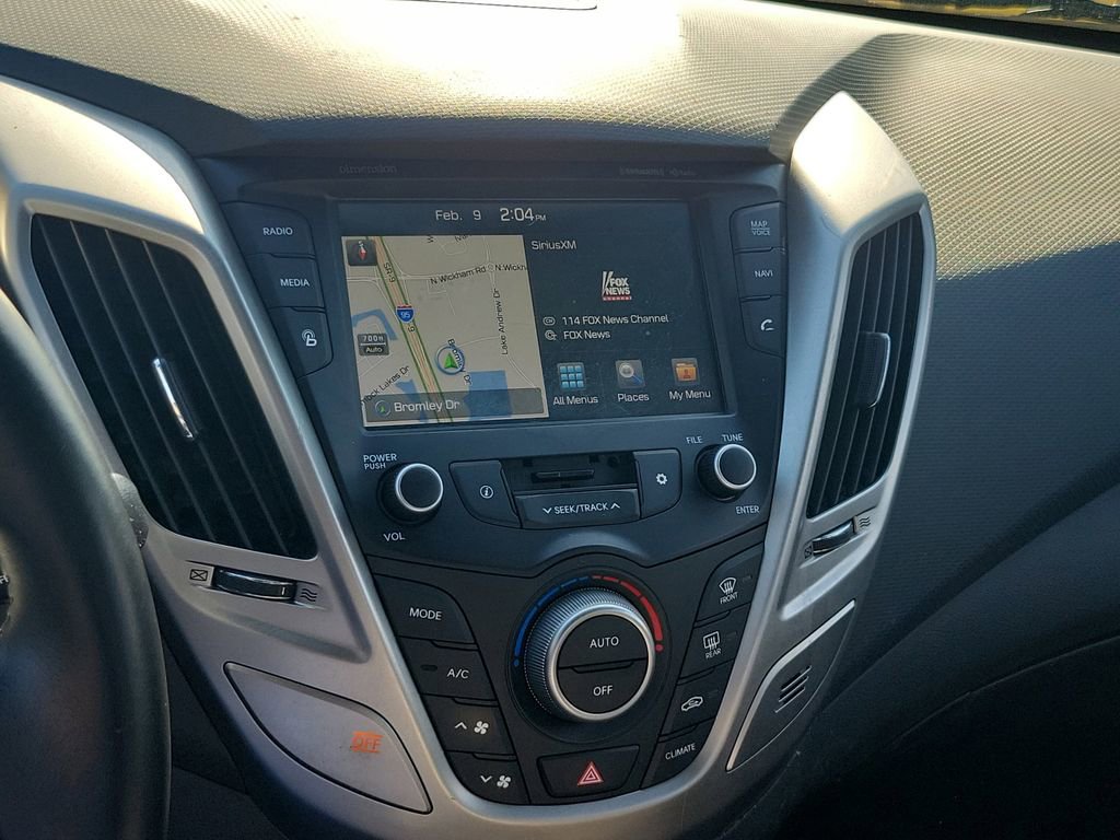 Used 2017 Hyundai Veloster Value Edition w/ Graphic Package (Lower Body) image 20