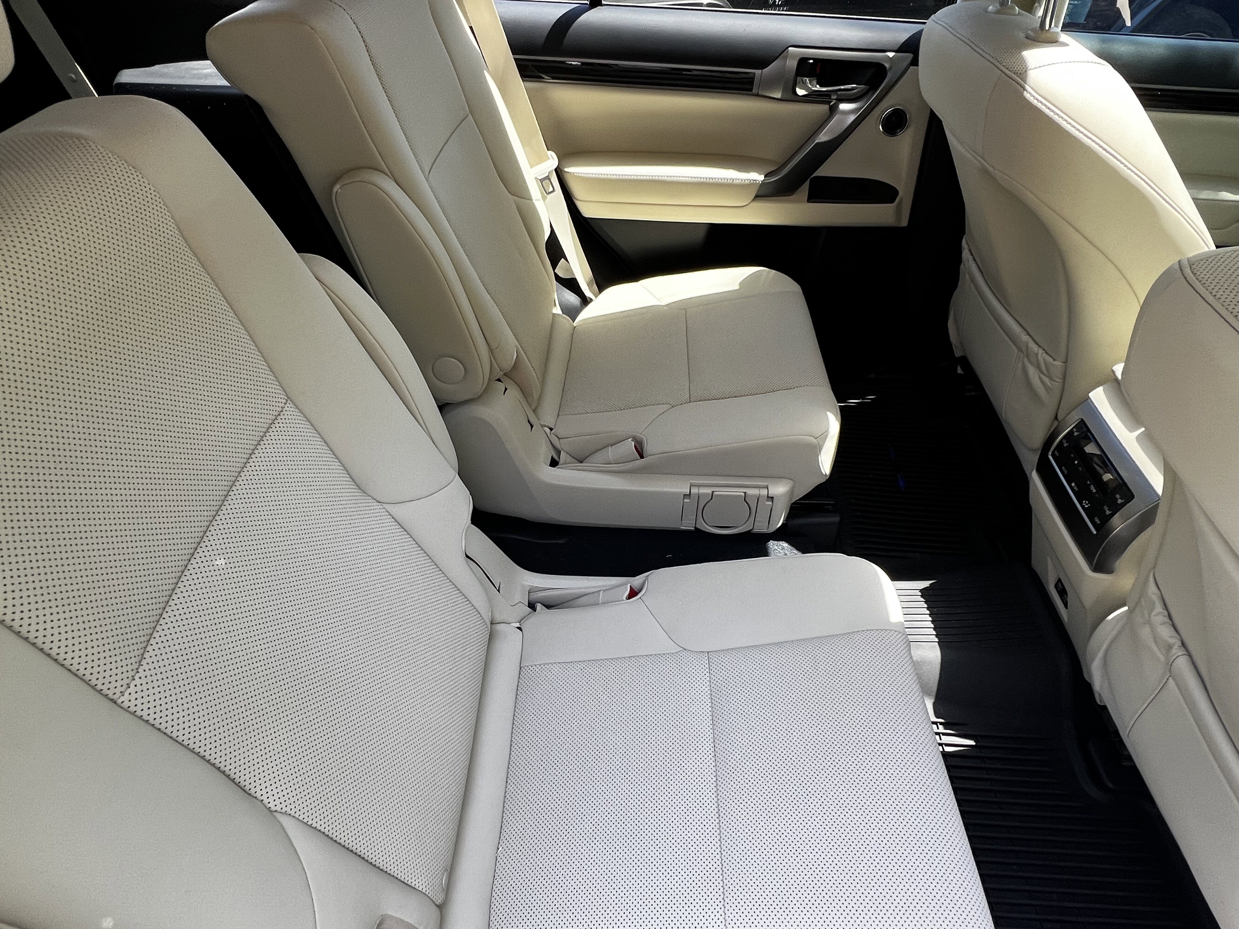 Used 2023 Lexus GX 460 Premium w/ Accessory Package image 42