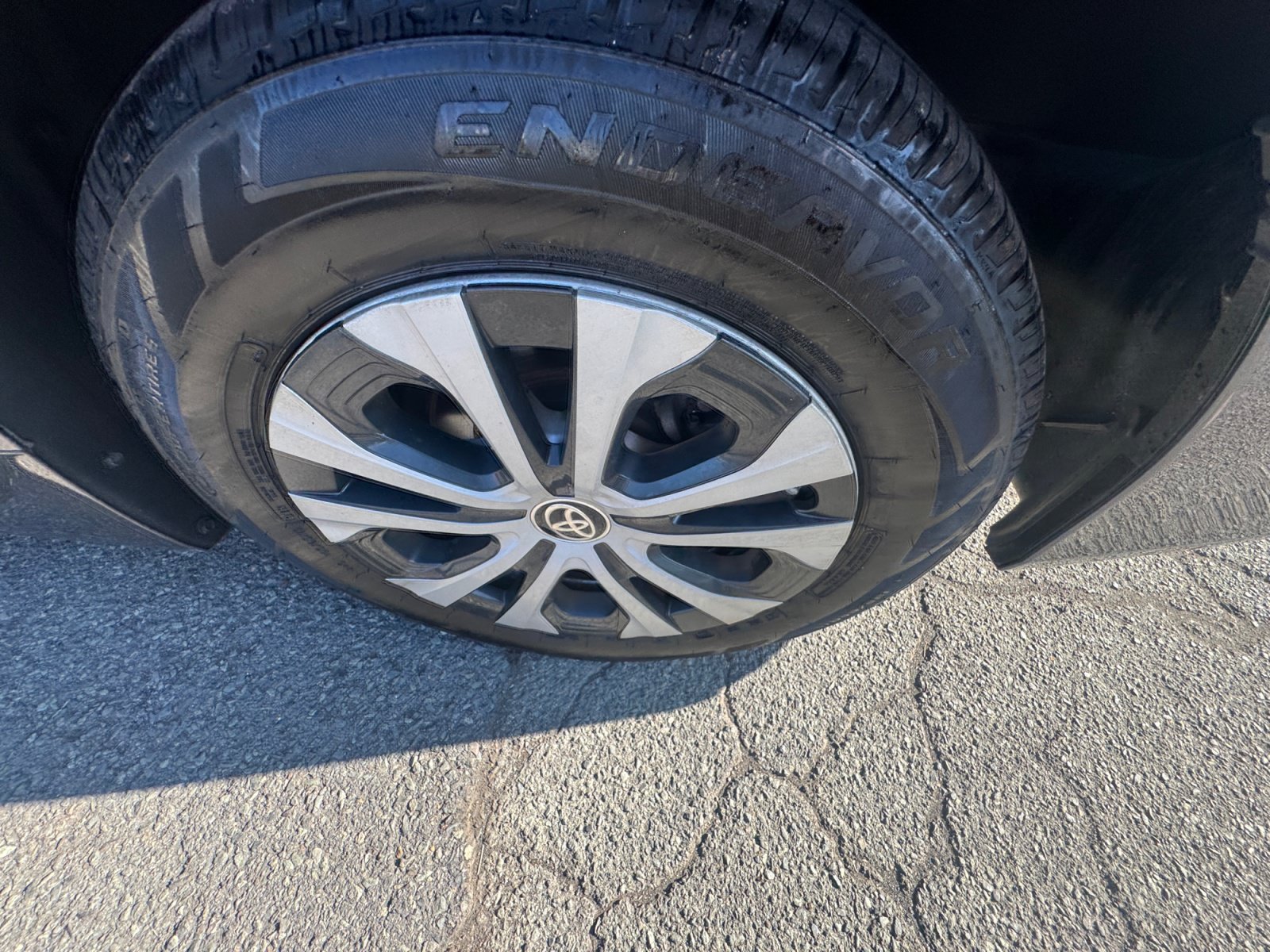 Used 2020 Toyota Prius LE w/ Carpet Mat Package AWD/4WD image 28