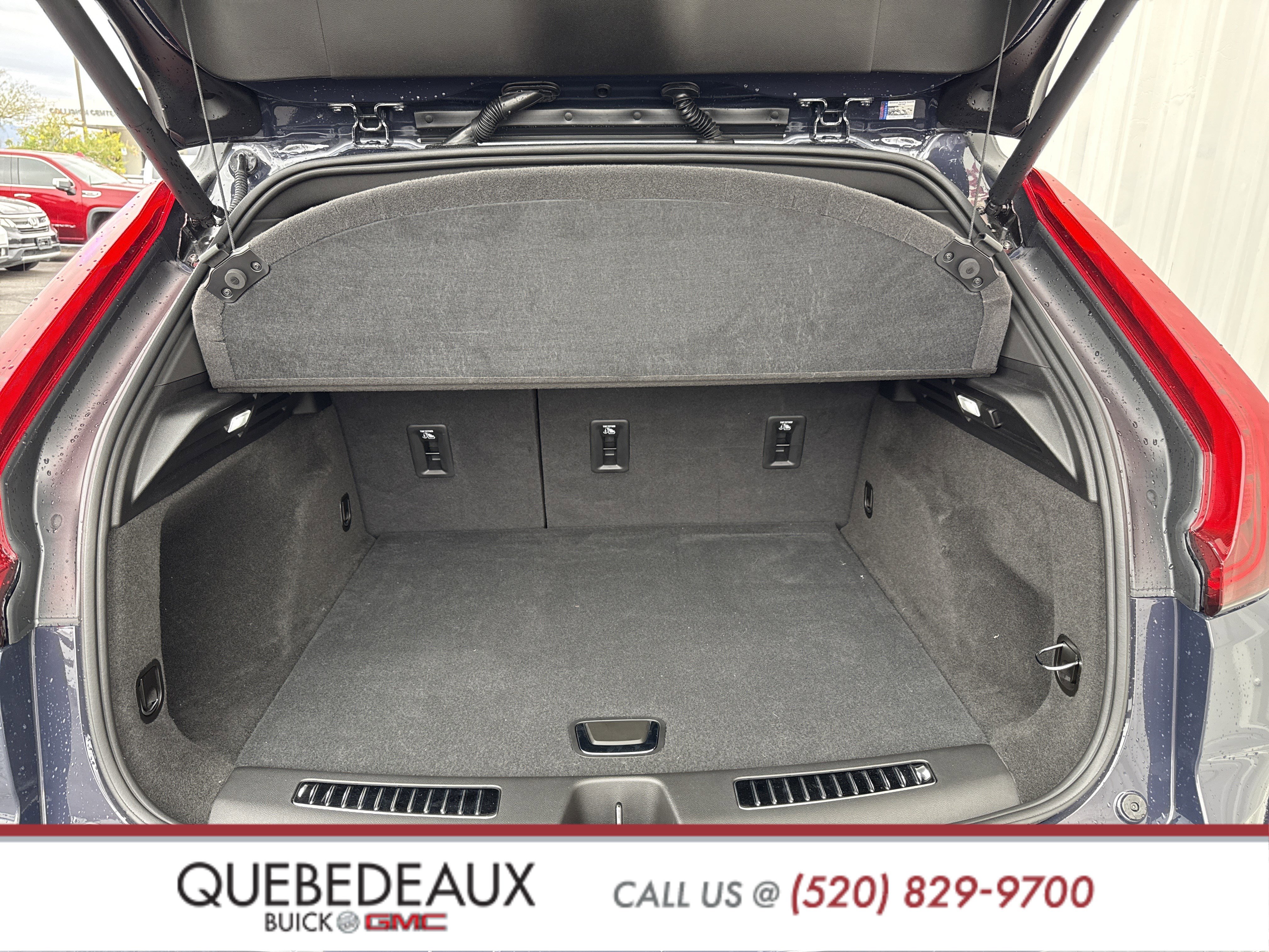 Used 2025 Cadillac XT4 Premium Luxury image 13