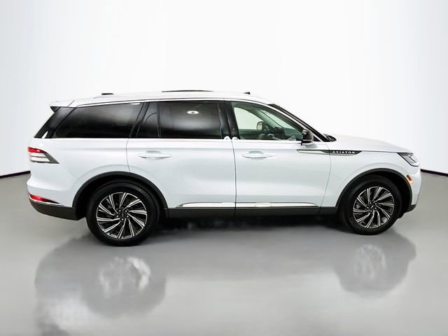 Used 2025 Lincoln Aviator AWD image 8