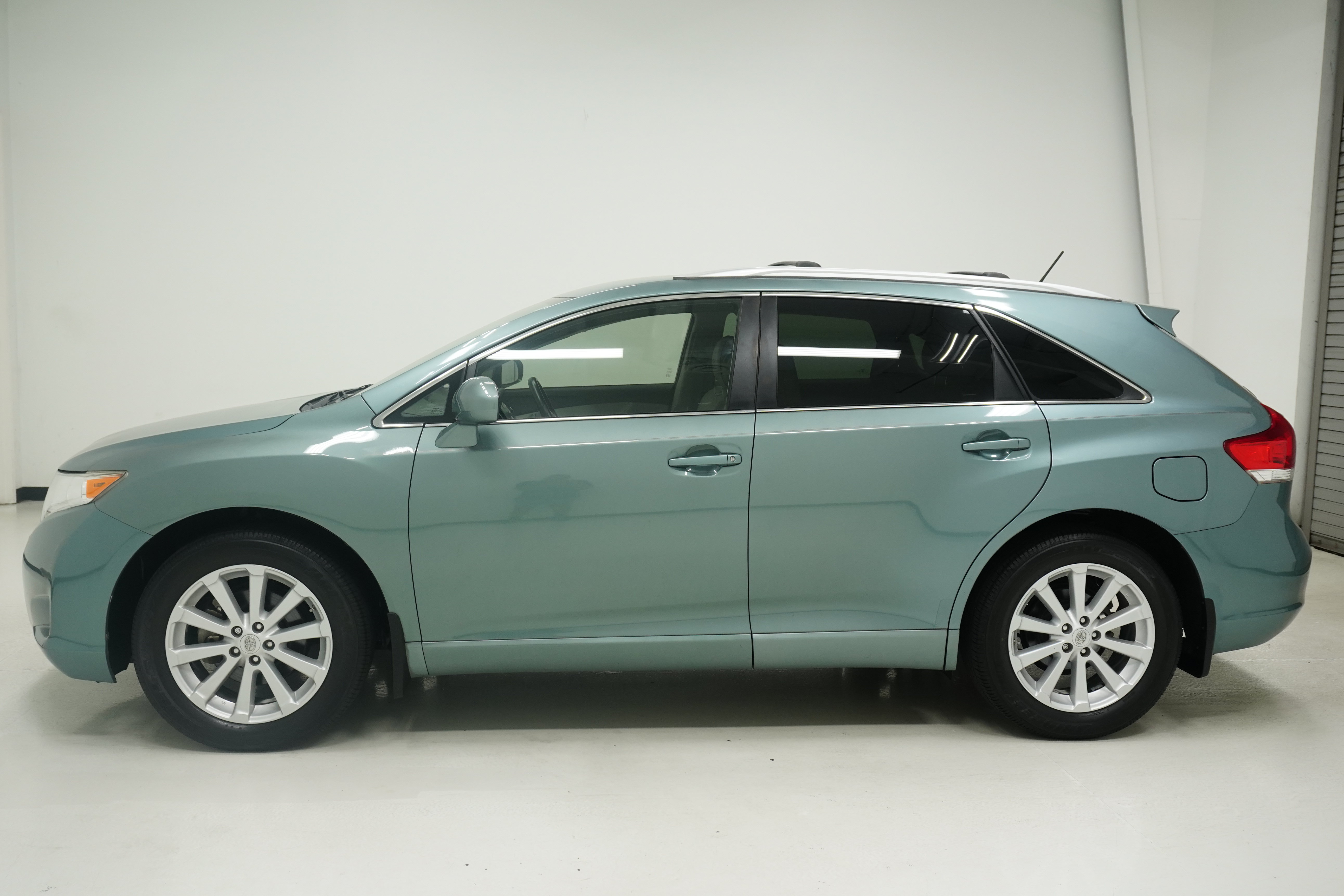 Used 2010 Toyota Venza FWD image 6