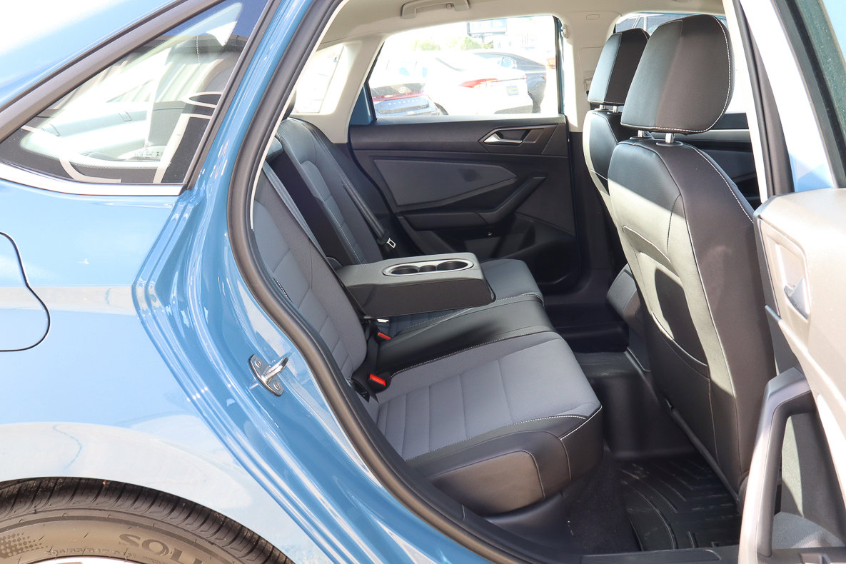 Used 2025 Volkswagen Jetta SE image 23