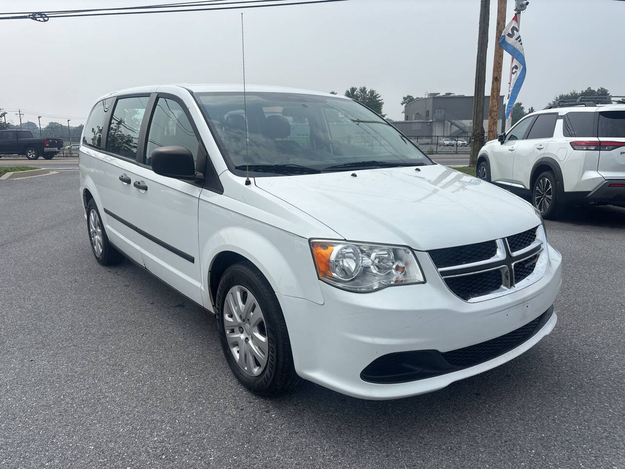 Used 2016 Dodge Grand Caravan American Value Package FWD image 3