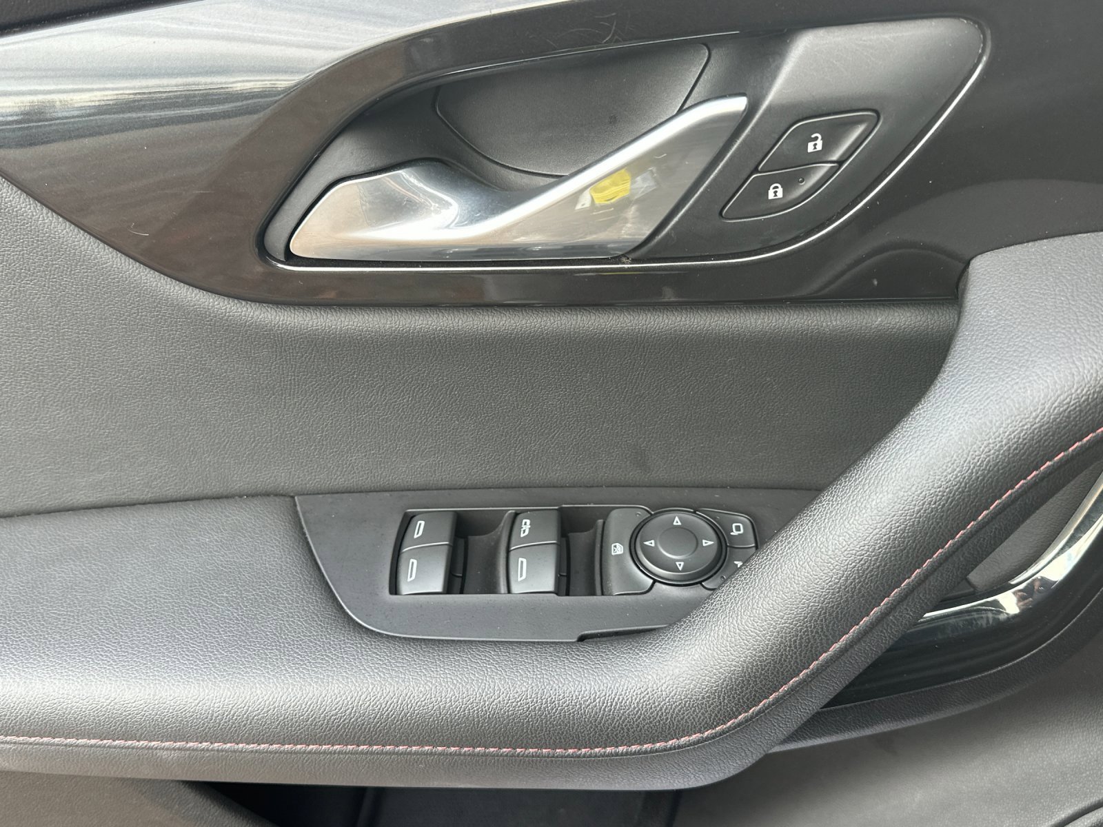 Used 2020 Chevrolet Blazer RS w/ LPO, Floor Liner Package image 11