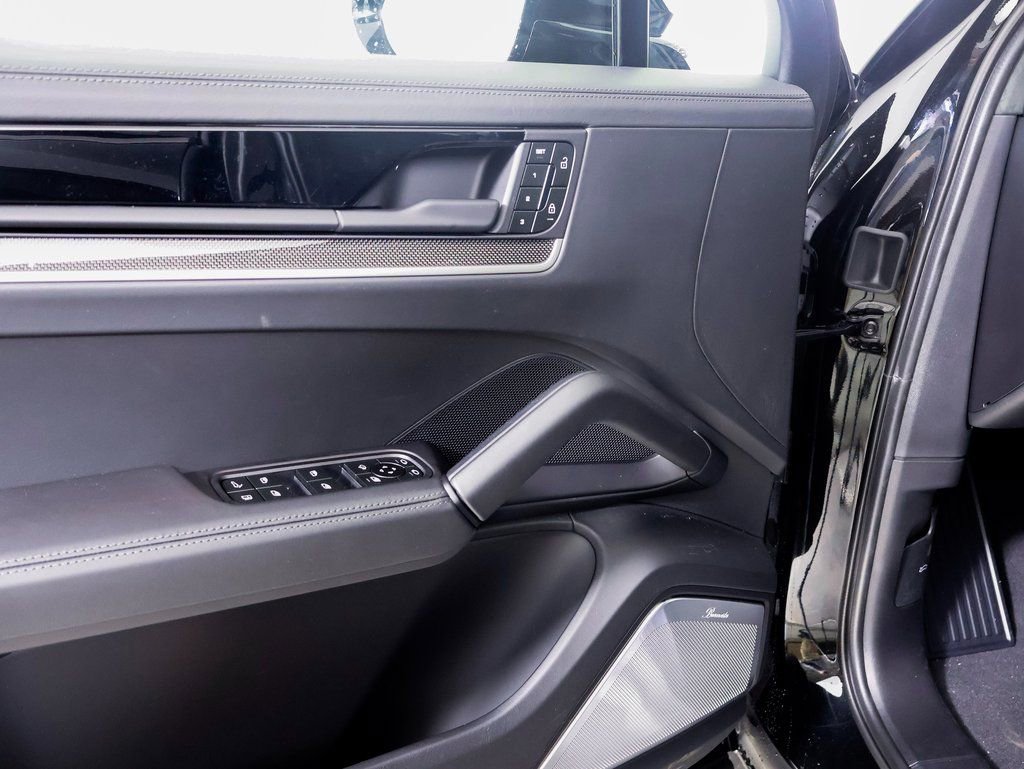 New 2025 Porsche Cayenne Turbo image 21
